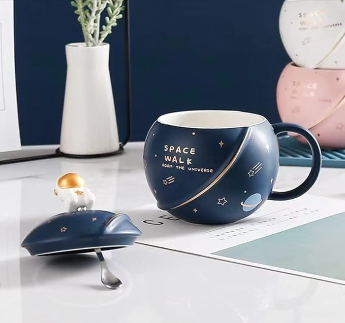 NYRWANA Coffee Mug, Gift for Man, Birthday Present for Brother, Mugs for Present, Christmas Gifts, Ceramic Mug, Astronaut Planet Coffee Mug with 3D Creative Space, Lid & Spoon (400ml-Dark Blue)